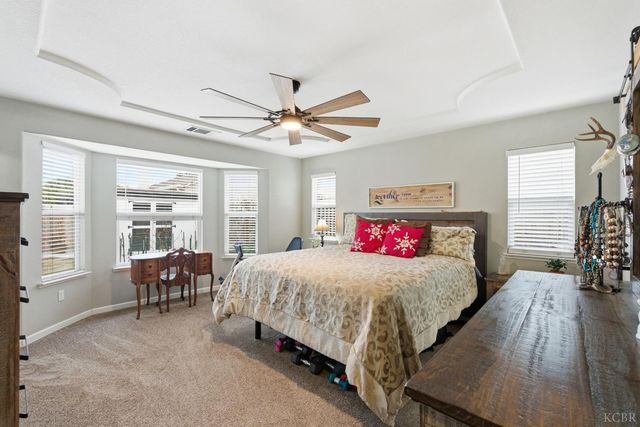 952 Meadow View Road, Hanford, CA 93230