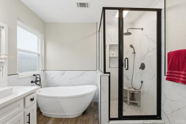 952 Meadow View Road, Hanford, CA 93230