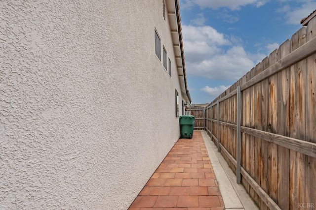 952 Meadow View Road, Hanford, CA 93230