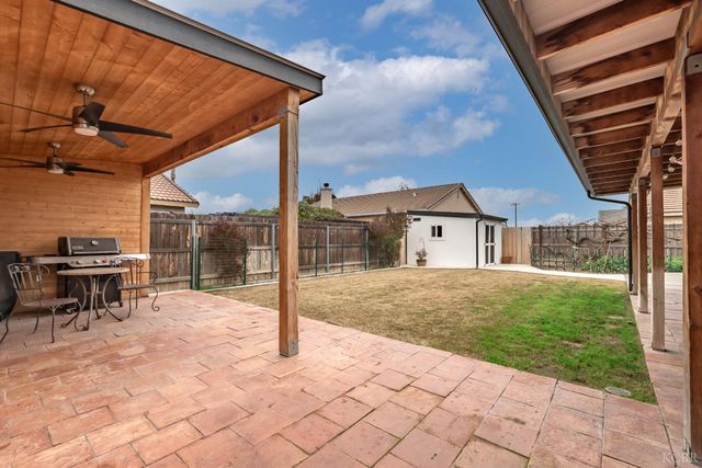 952 Meadow View Road, Hanford, CA 93230