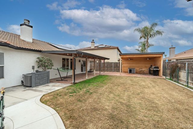 952 Meadow View Road, Hanford, CA 93230