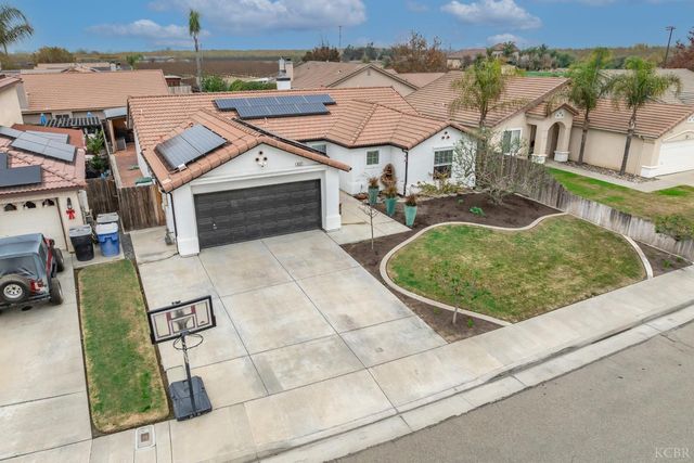 952 Meadow View Road, Hanford, CA 93230