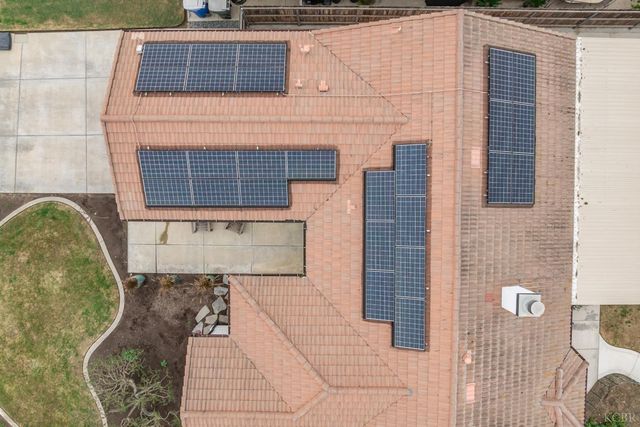 952 Meadow View Road, Hanford, CA 93230