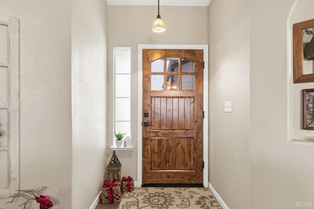 952 Meadow View Road, Hanford, CA 93230