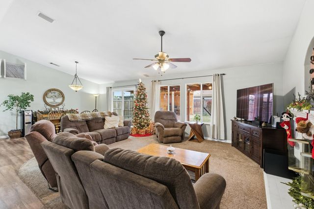 952 Meadow View Road, Hanford, CA 93230