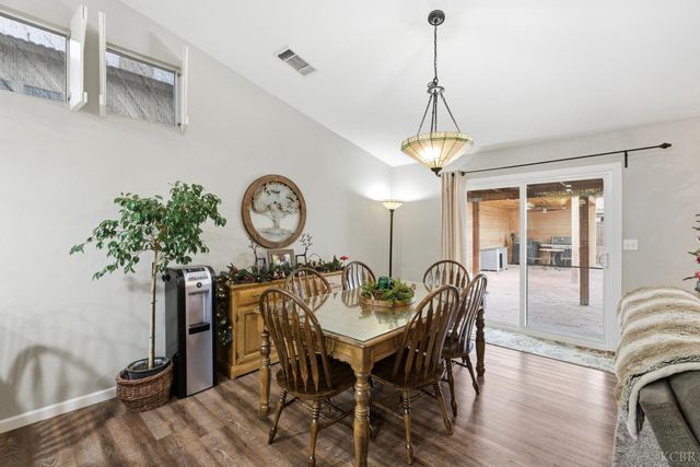 952 Meadow View Road, Hanford, CA 93230