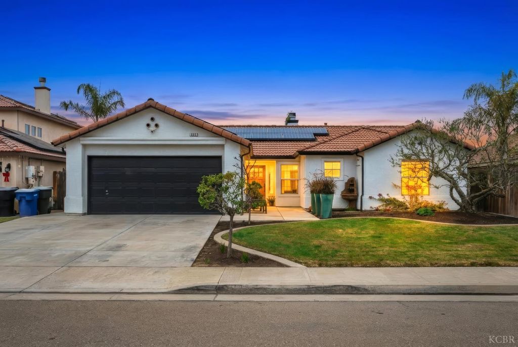 952 Meadow View Road, Hanford, CA 93230