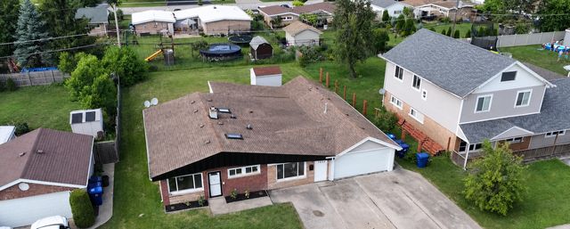 7826 W 98th Place, Hickory Hills, IL 60457