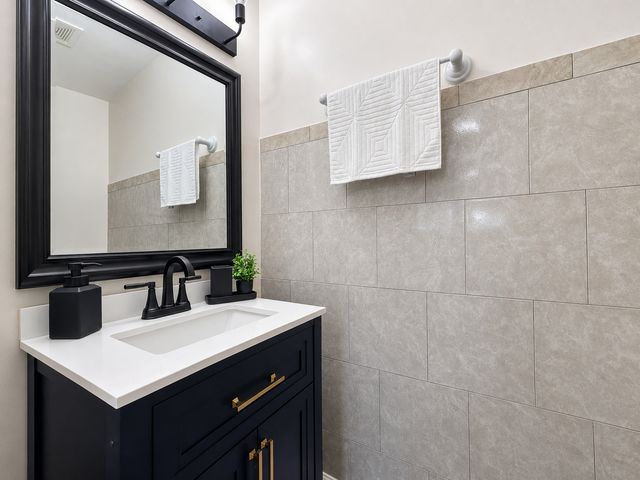 7826 W 98th Place, Hickory Hills, IL 60457