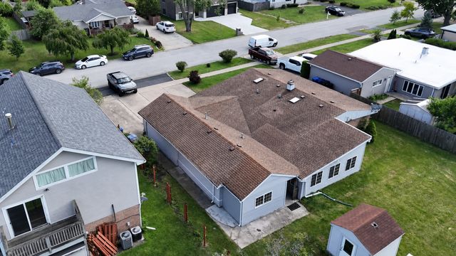 7826 W 98th Place, Hickory Hills, IL 60457