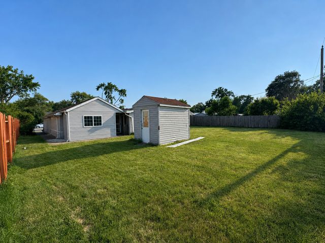 7826 W 98th Place, Hickory Hills, IL 60457