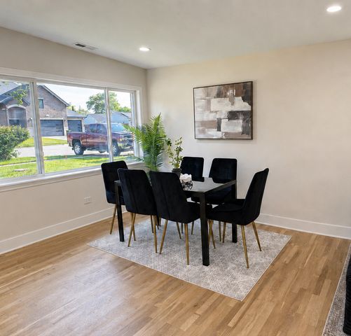 7826 W 98th Place, Hickory Hills, IL 60457