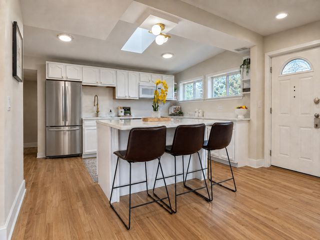 7826 W 98th Place, Hickory Hills, IL 60457