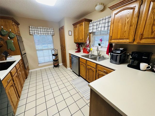 1925 N Collegiate Drive, Paris, TX 75462