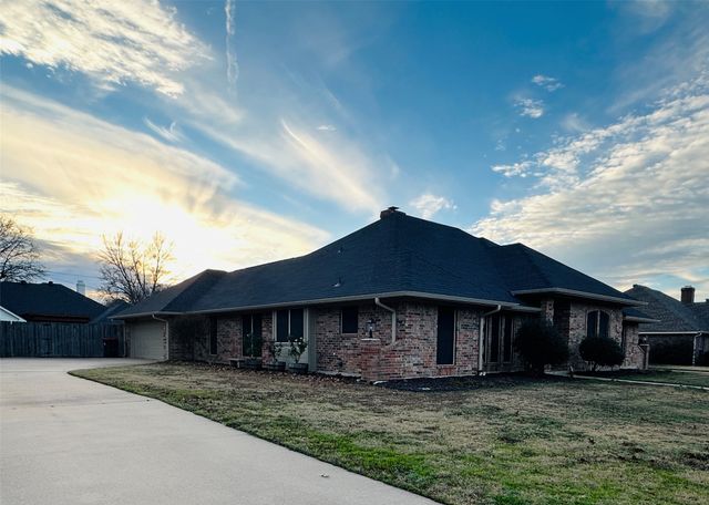 1925 N Collegiate Drive, Paris, TX 75462