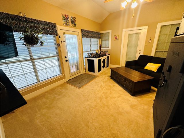 1925 N Collegiate Drive, Paris, TX 75462