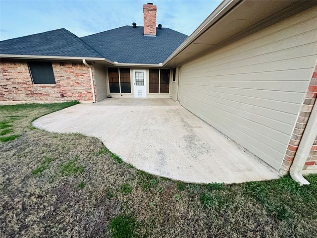 1925 N Collegiate Drive, Paris, TX 75462