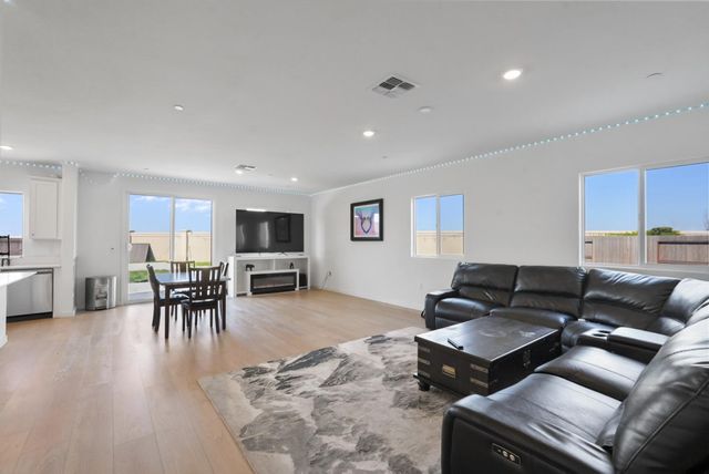 7041 Overlook Way, Stockton, CA 95219