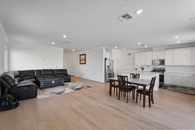 7041 Overlook Way, Stockton, CA 95219