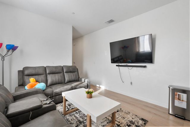 7041 Overlook Way, Stockton, CA 95219