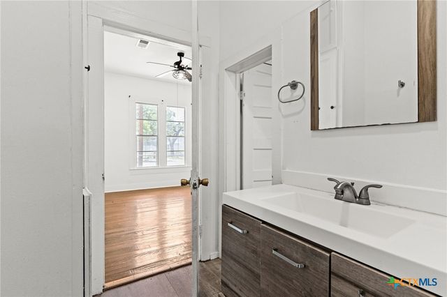 102 S Western Avenue, Lampasas, TX 76550