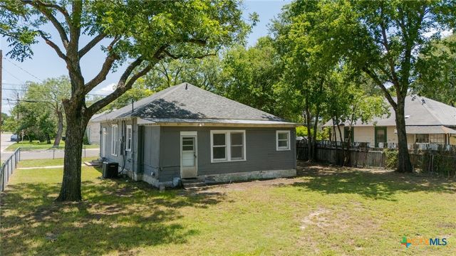 102 S Western Avenue, Lampasas, TX 76550