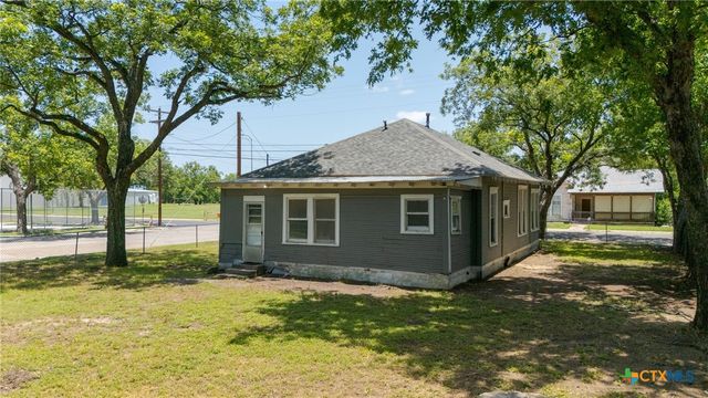 102 S Western Avenue, Lampasas, TX 76550