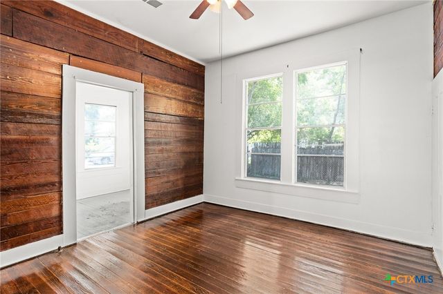 102 S Western Avenue, Lampasas, TX 76550