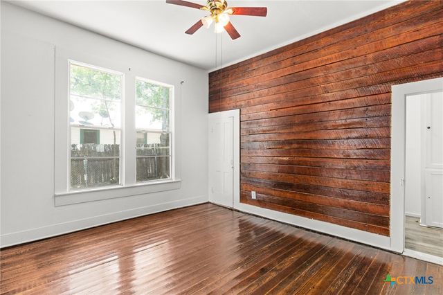 102 S Western Avenue, Lampasas, TX 76550