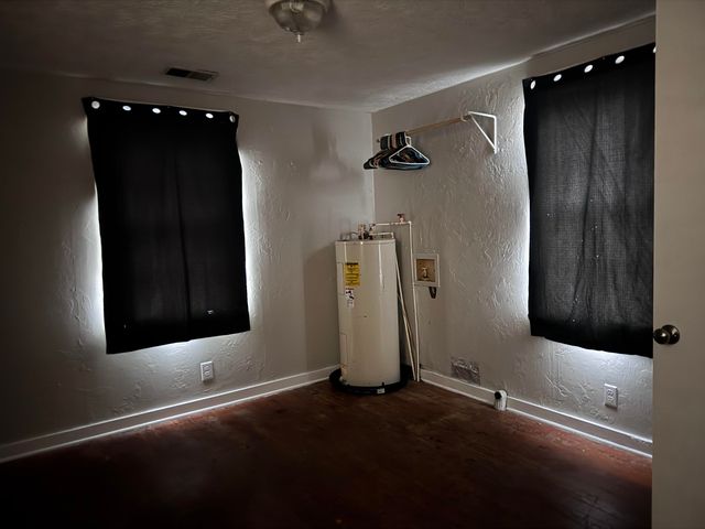 114 S PARKWAY AVE, Bethel Springs, TN 38315