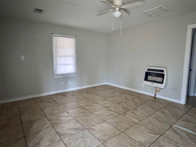 114 S PARKWAY AVE, Bethel Springs, TN 38315