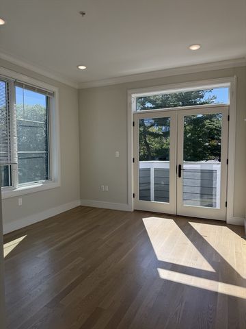 104-106 Warren St. 7, Boston, MA 02135