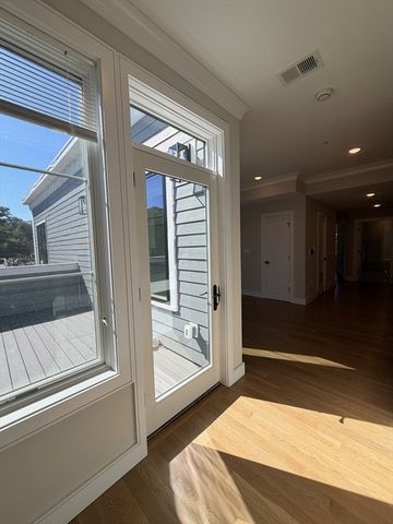 104-106 Warren St. 7, Boston, MA 02135