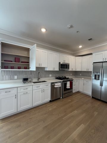 104-106 Warren St. 7, Boston, MA 02135