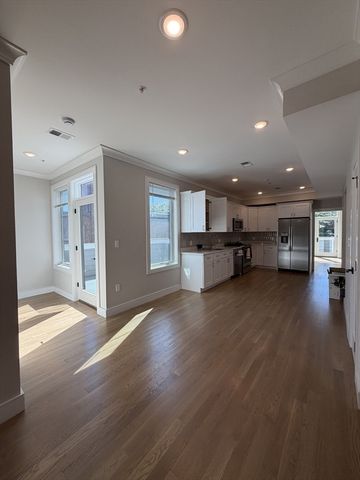 104-106 Warren St. 7, Boston, MA 02135