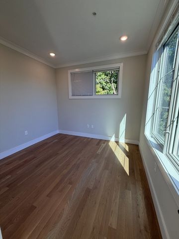 104-106 Warren St. 7, Boston, MA 02135