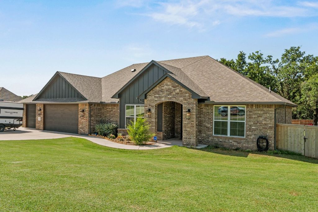 2321 Lions Pride Way, Blanchard, OK 73010