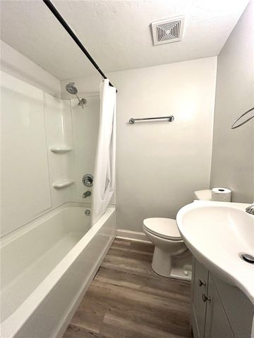 2911 NE 9TH STREET, Gainesville, FL 32609