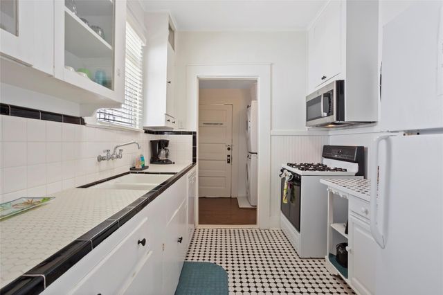 1208 Ursuline St Street, Galveston, TX 77550