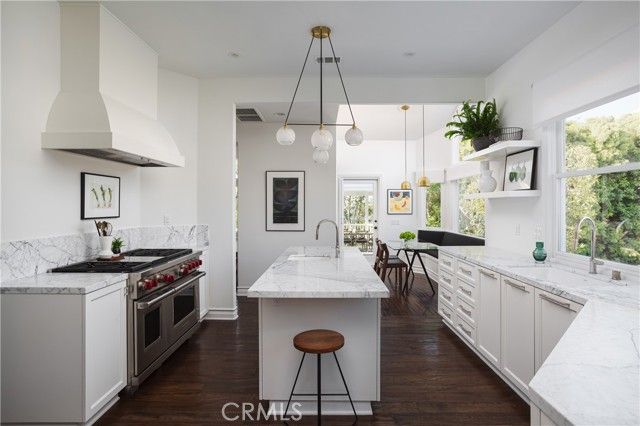 212 Kings Pl, Newport Beach, CA 92663