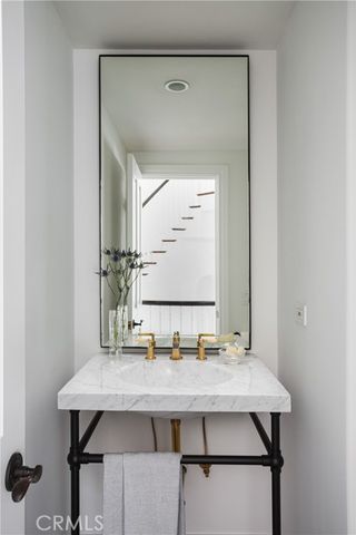 212 Kings Pl, Newport Beach, CA 92663