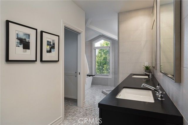 212 Kings Pl, Newport Beach, CA 92663