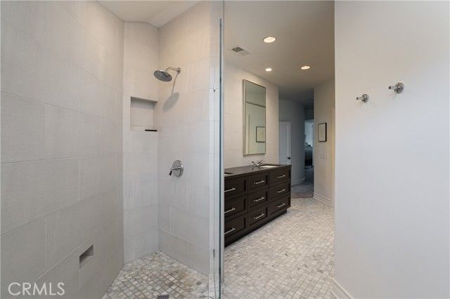 212 Kings Pl, Newport Beach, CA 92663