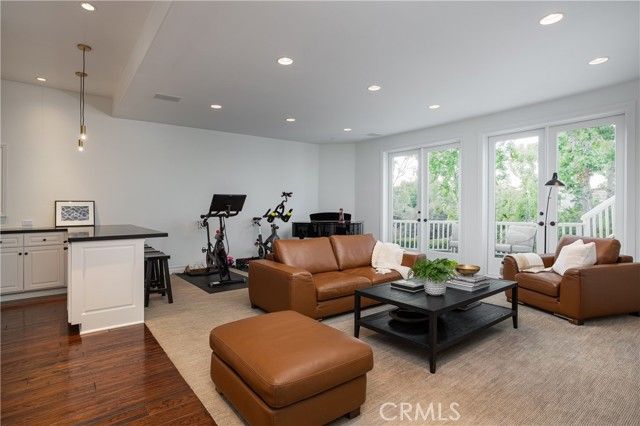 212 Kings Pl, Newport Beach, CA 92663