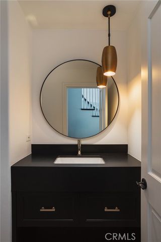 212 Kings Pl, Newport Beach, CA 92663