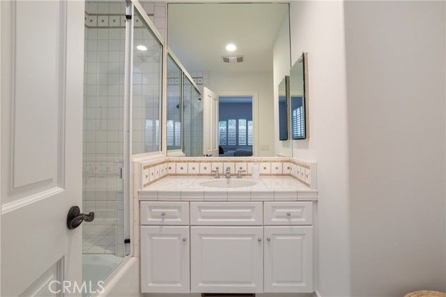 212 Kings Pl, Newport Beach, CA 92663