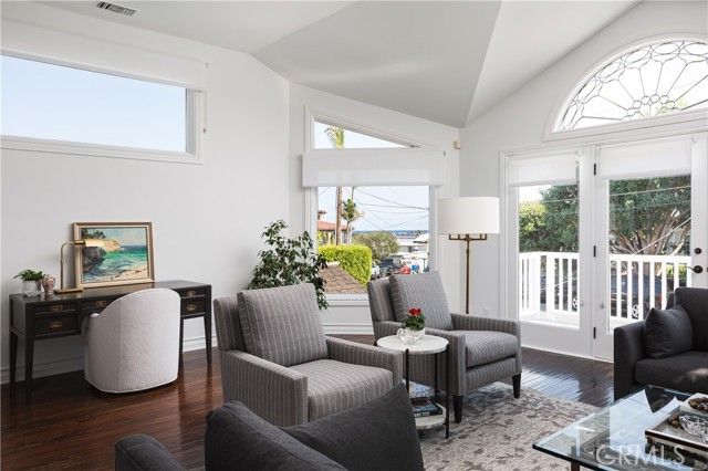 212 Kings Pl, Newport Beach, CA 92663