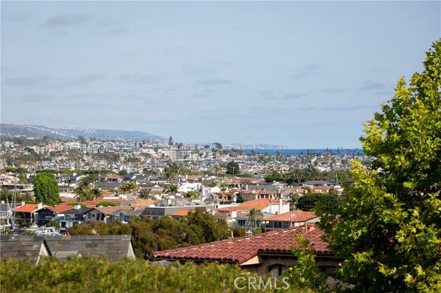 212 Kings Pl, Newport Beach, CA 92663