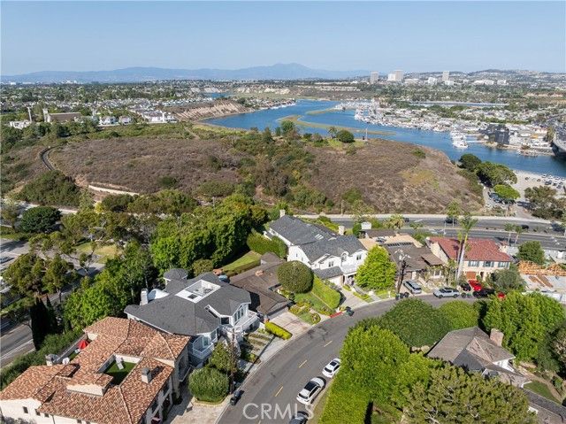 212 Kings Pl, Newport Beach, CA 92663