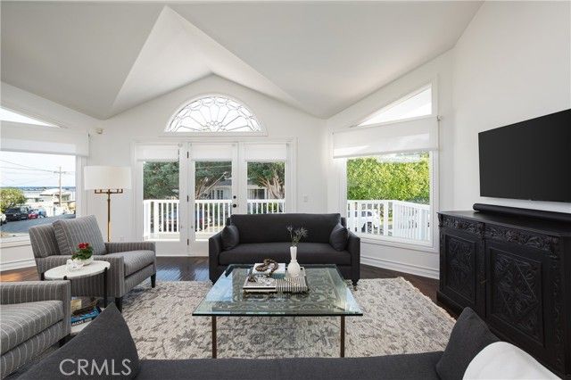 212 Kings Pl, Newport Beach, CA 92663